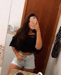 <em>Isabela Linares</em>